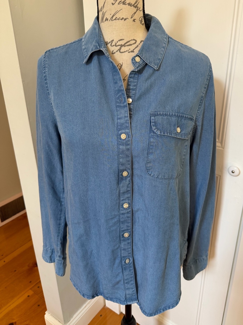 Lucky Brand Super Soft Denim Long Sleeve Shirt. Women's Size: S/P.
